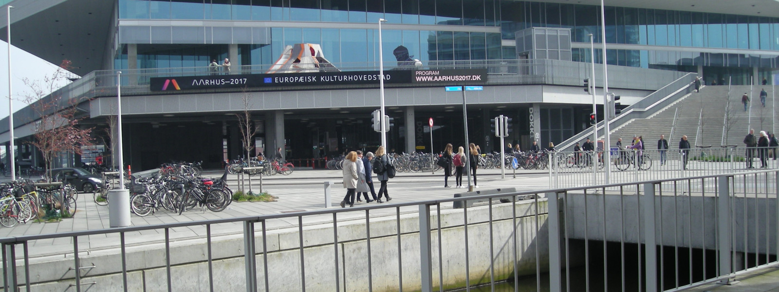 Dokk1, Front of building