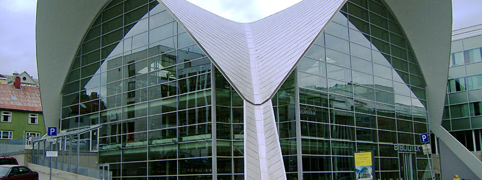 Front of the library, seen diagonally