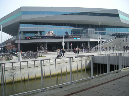 Dokk1, Front of building