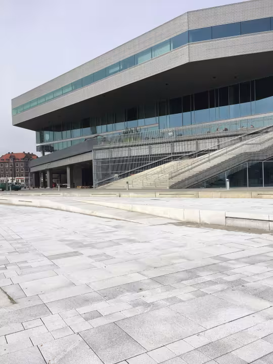 Dokk1, outside