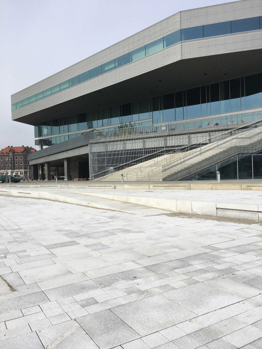 Dokk1, outside