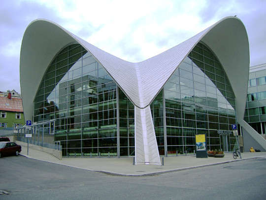 Front of the library, seen diagonally