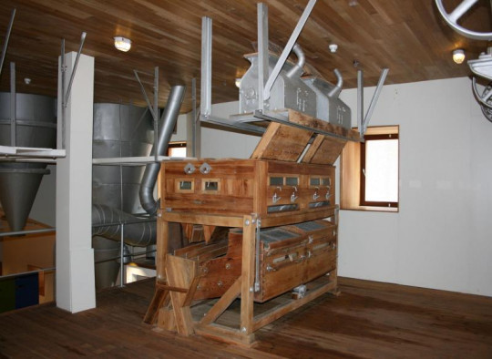 The library has conserved the particular elements of the brewery like carriages, beer cellars, silos and freezers. Detail.