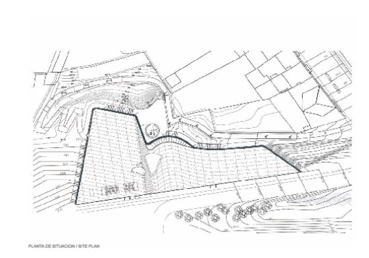 Site plan – State Public Library in Santiago de Compostela. Image from http://andrespereaarquitecto.com/img/02-Biblioteca-Santiago_01.pdf