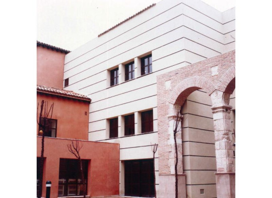 Combination between modern and historical architectonical elements