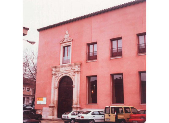 Side of the principal façade