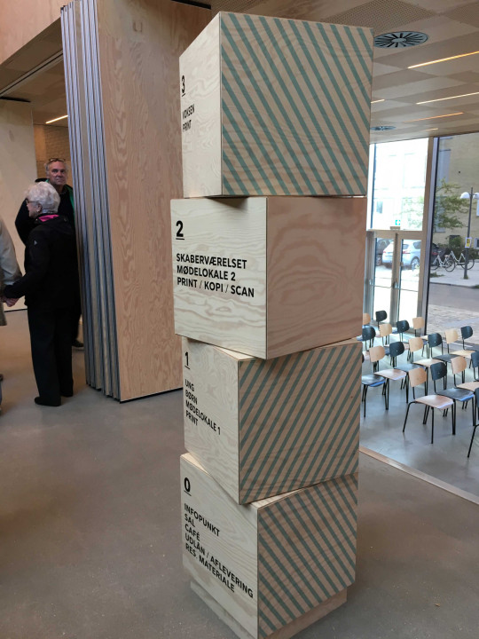 Tingbjerg, cubes to show the way