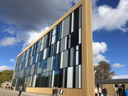 Tingbjerg, the front