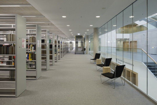 Freehand area and seating