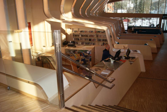 Circulation desk