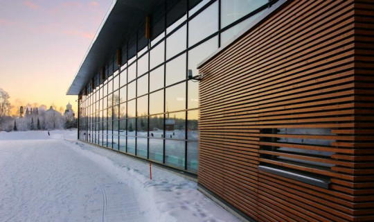 The library is located near by the Ylöjärvi church, seen on the left. -