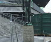 Dokk1, outside with memorial statue from 2. World War