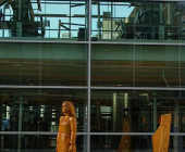 Statue of Alberte, the side of building