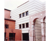 Combination between modern and historical architectonical elements