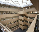 Main hall: The open hall is surrounded by workplaces on the upper floors.